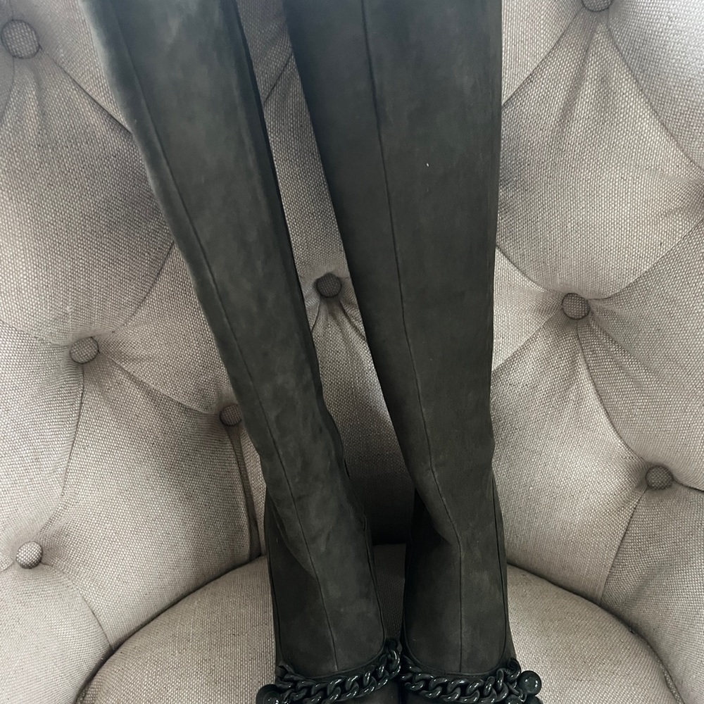 Tory Burch Green sued boots